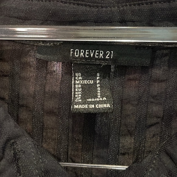 No.147 Forever 21 Classic Black Button-Down Top – Small - Picture 3 of 4
